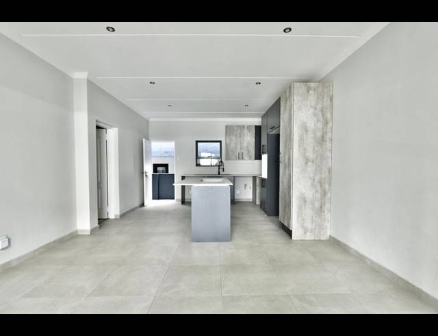 2 BEDROOM APARTMENT FOR SALE IN BRYANSTON